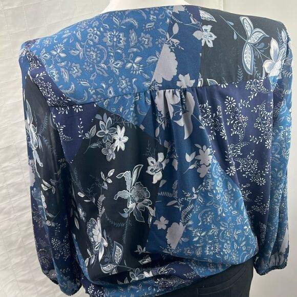 Collective Concepts | Lined Blouse with Sheer Sleeves - Picture 4 of 6